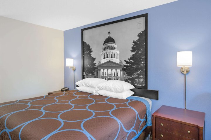 Room 7 of 15