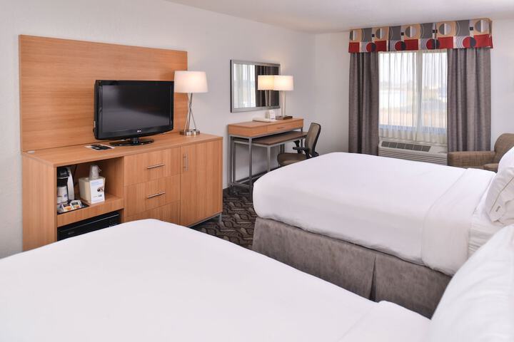 2 Queen Beds (4 of 7)
