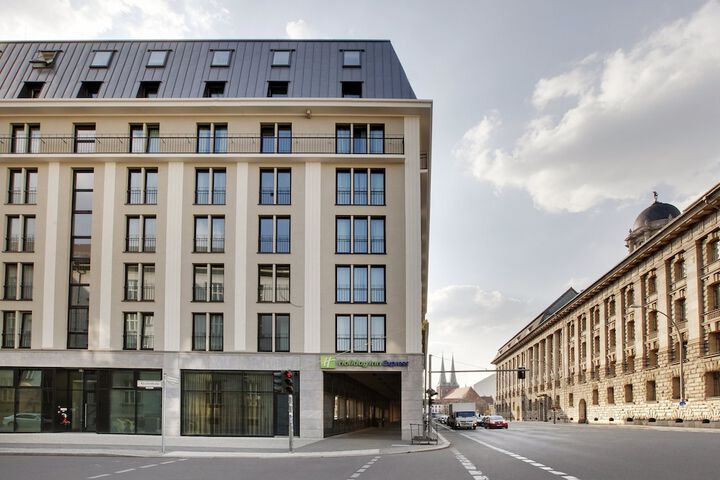 Hotel 76 of 77