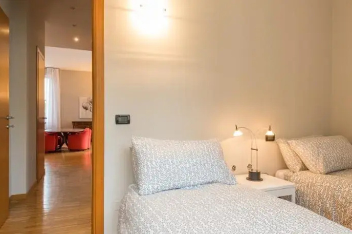 Room 7 of 10