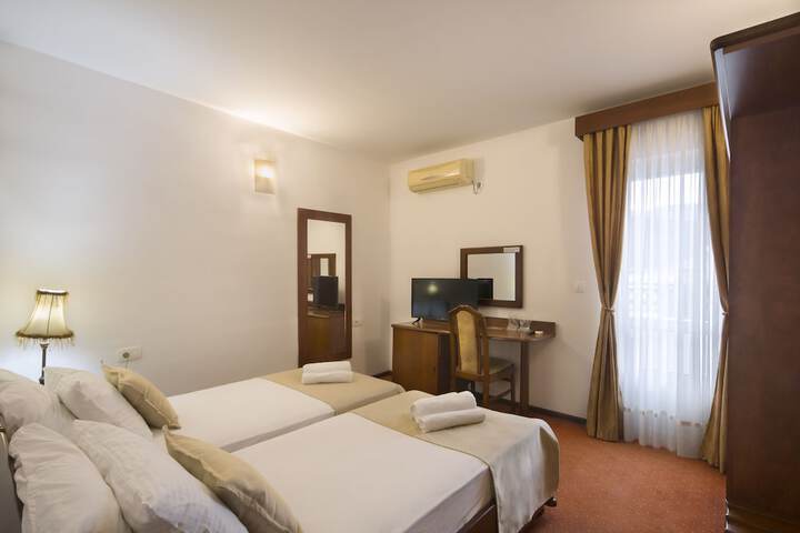 Room 20 of 95