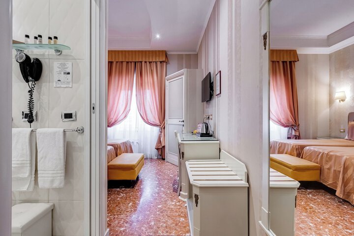 Room 3 of 106