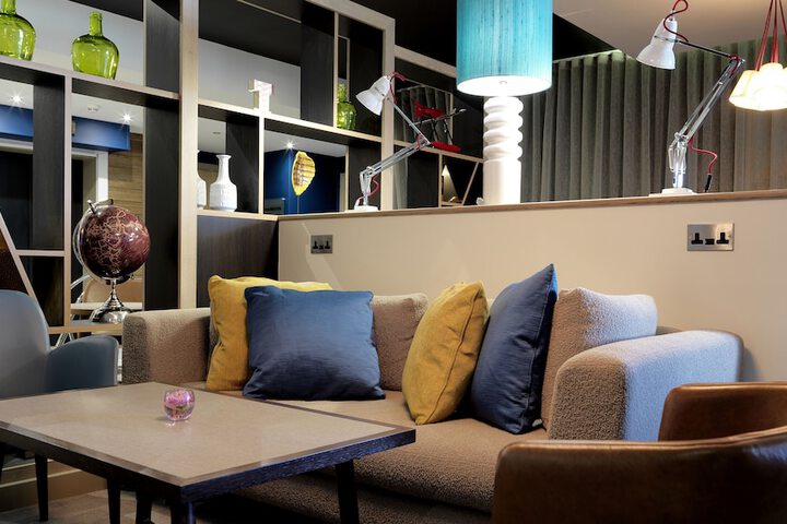Lounge 58 of 88