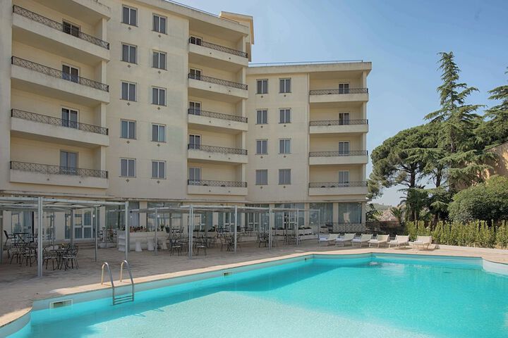 Hotel with Pool