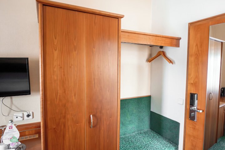 Room 17 of 51