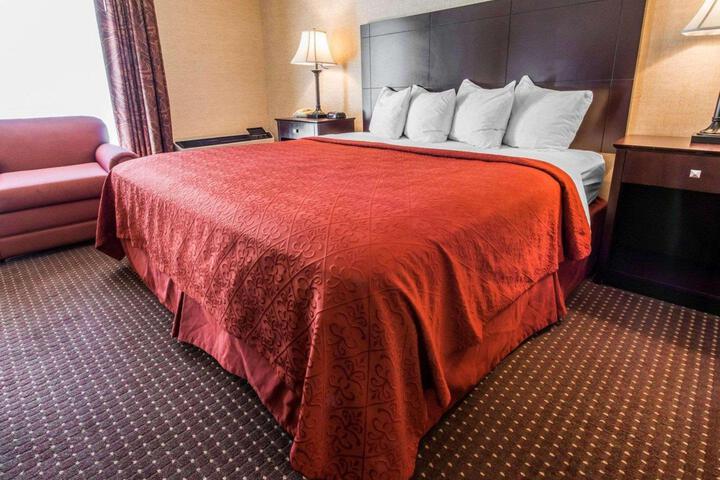 1 King Bed (3 of 19)
