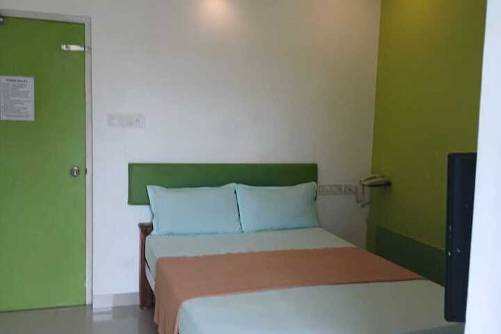 Room 4 of 8