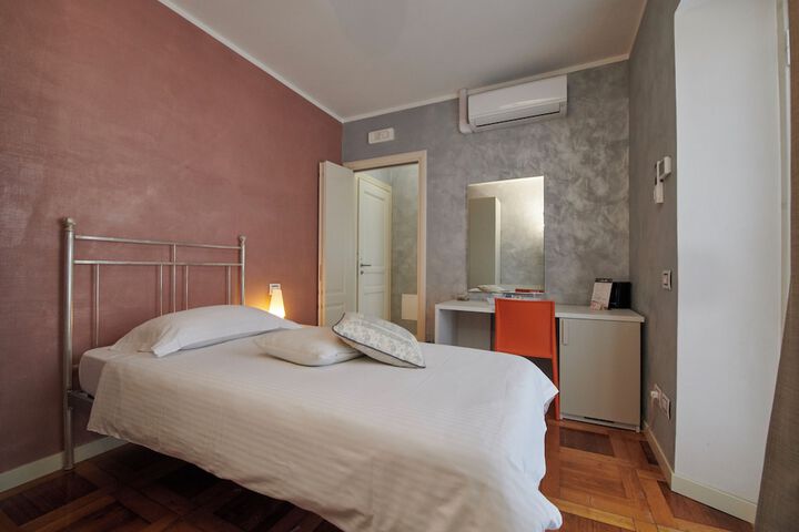 Room 3 of 49