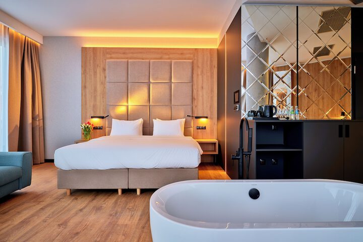 Room 17 of 53