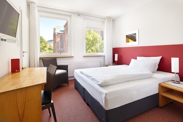 Room 10 of 47
