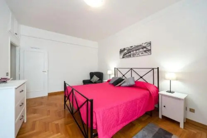 Room 4 of 12