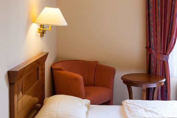 Room 4 of 27