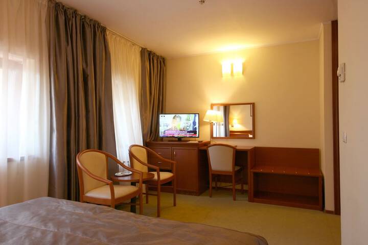 Room 10 of 34
