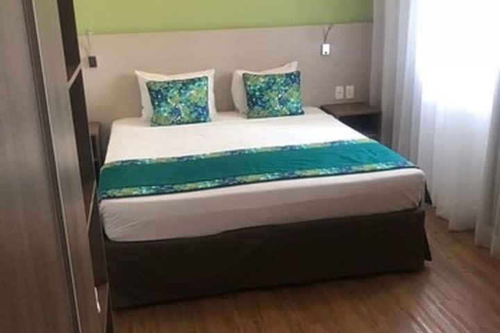 Room 10 of 40