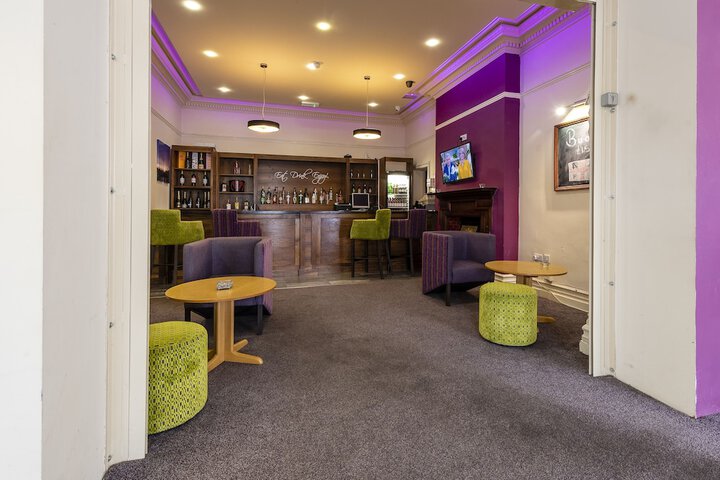 Lounge 39 of 51