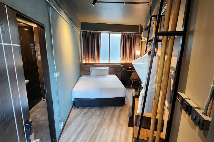 Room 52 of 98