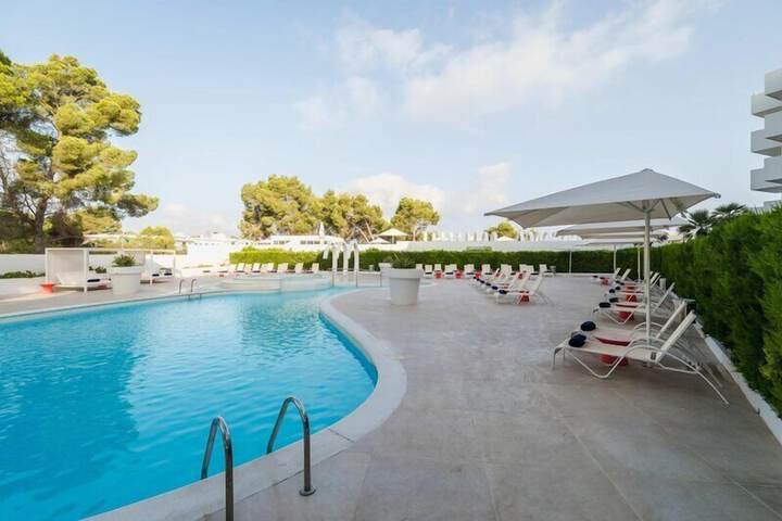 Hotel Pool