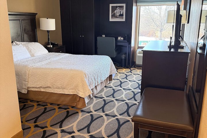 Room 8 of 32