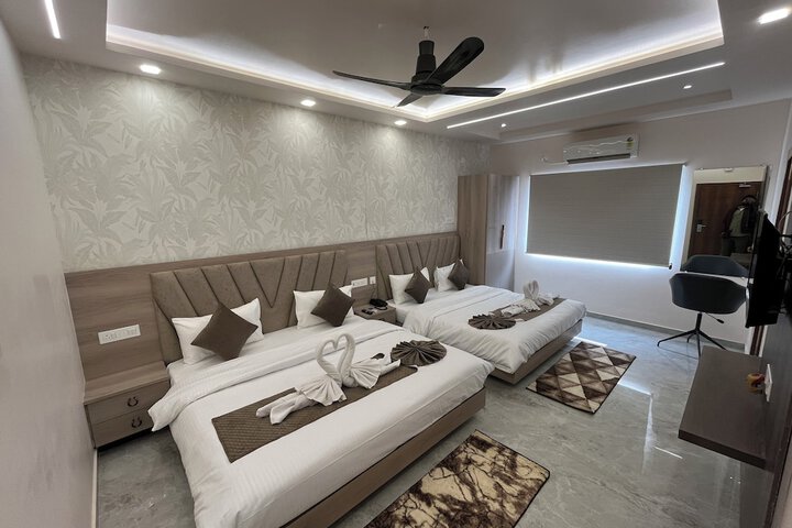Room 2 of 15