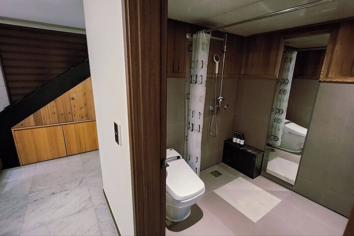 Room 43 of 97