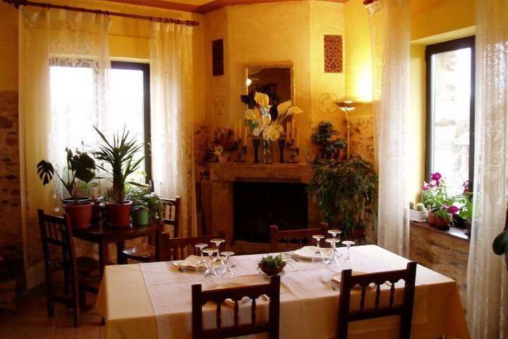 Dining 37 of 64