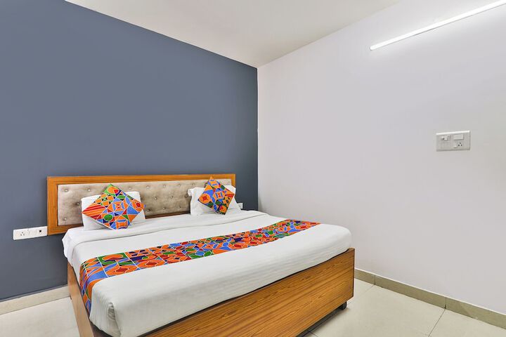 Room 28 of 34