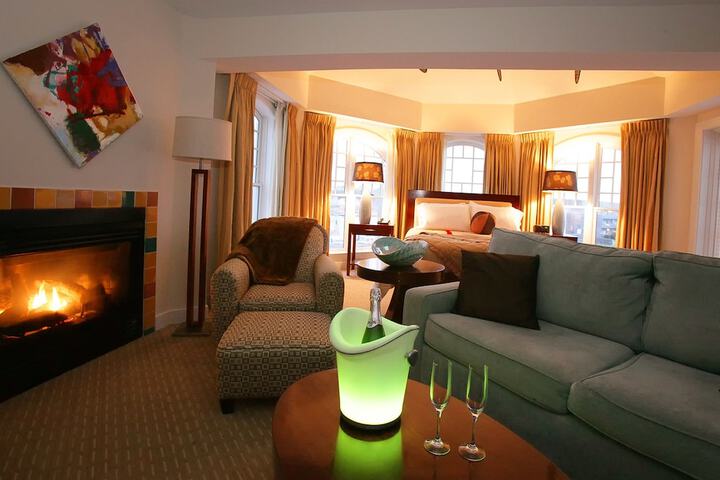 Room 9 of 16