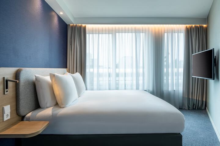 Room 8 of 41