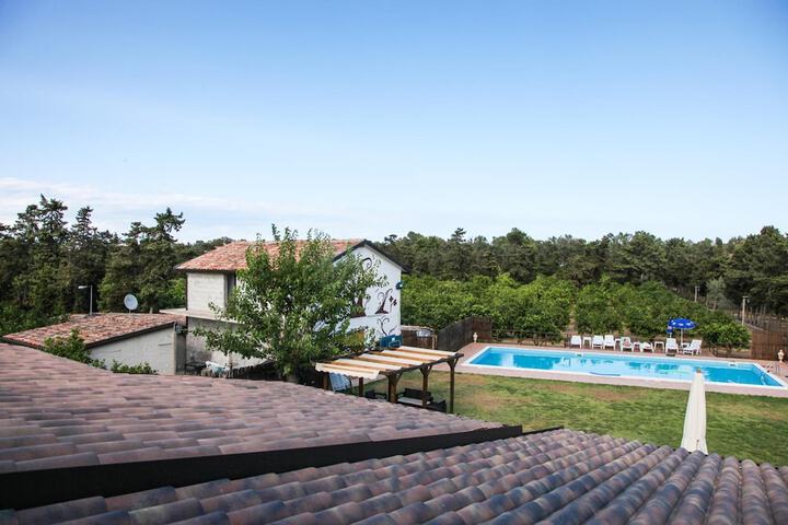 Pool 16 of 49