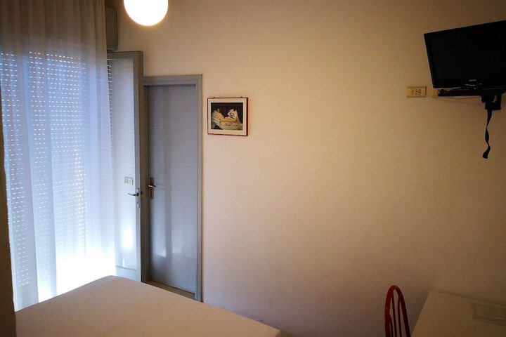 Room 10 of 24