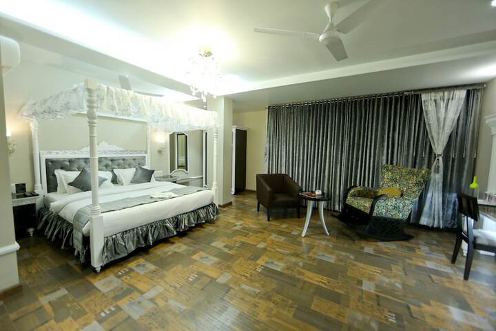 Room 9 of 31