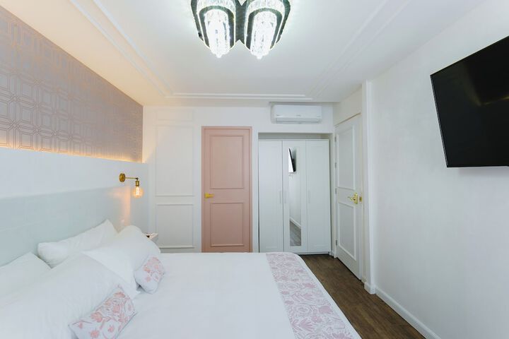 Room 33 of 50