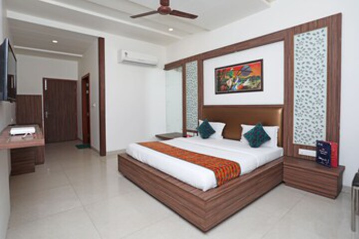 Room 11 of 23