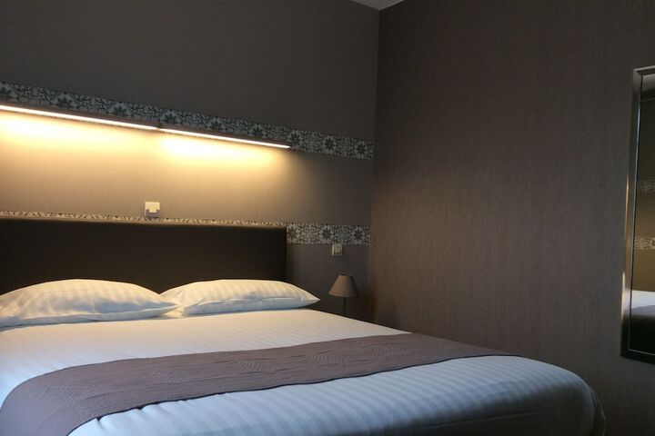 Room 9 of 42