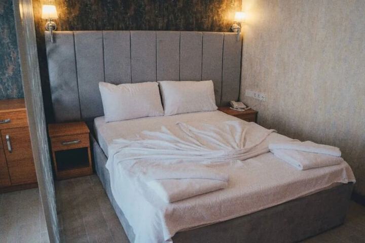 Room 5 of 66