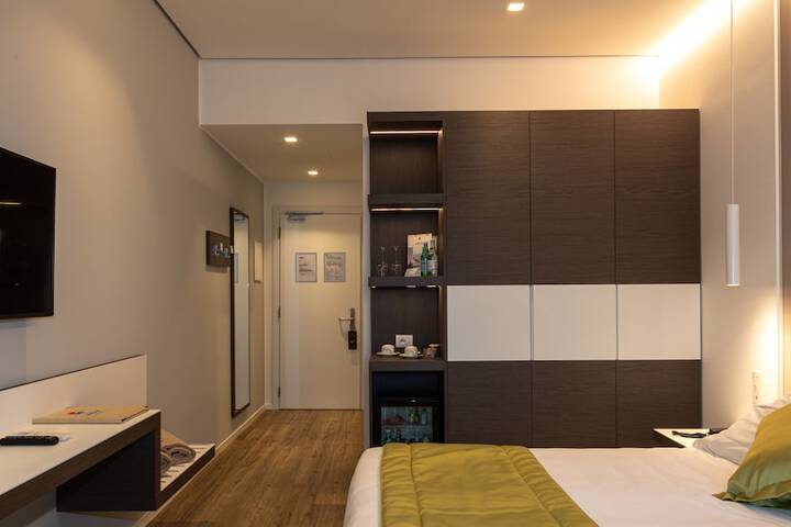 Room 37 of 136