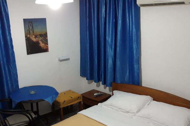 Room 4 of 76