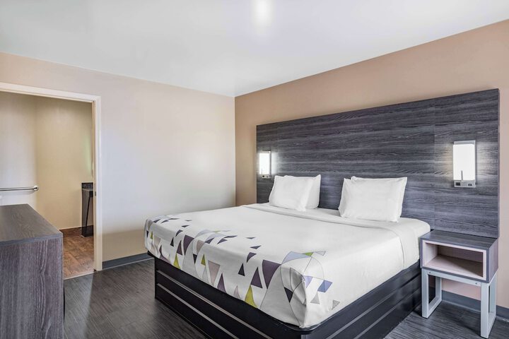 1 King Bed Mobility Accessible (2 of 11)