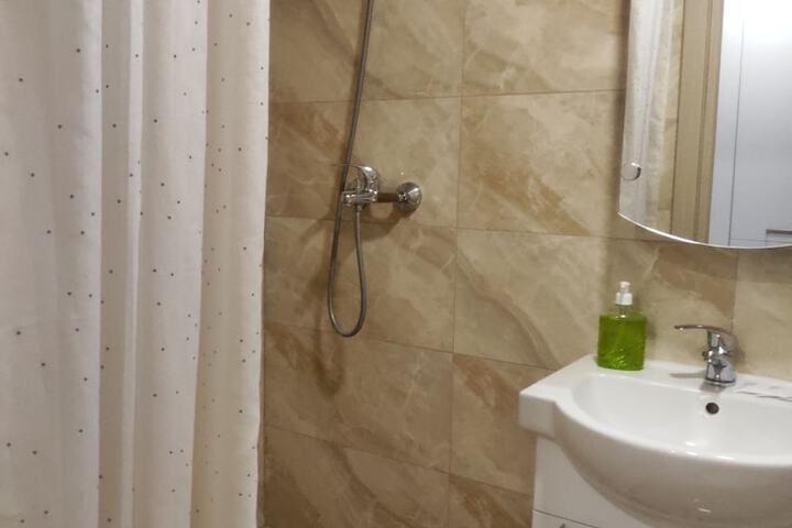 Room 106 of 128
