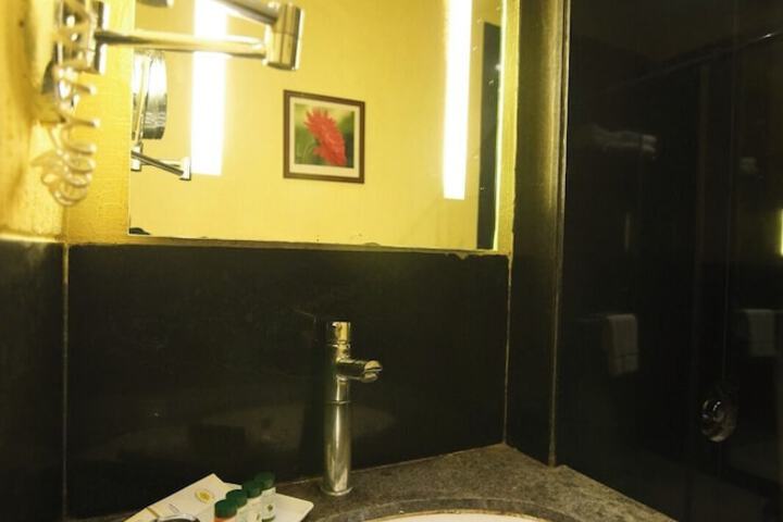 Room 23 of 43