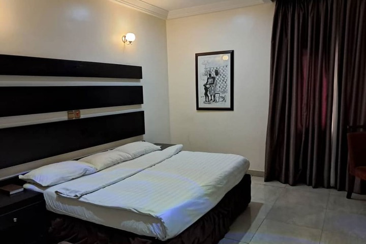 Room 10 of 23