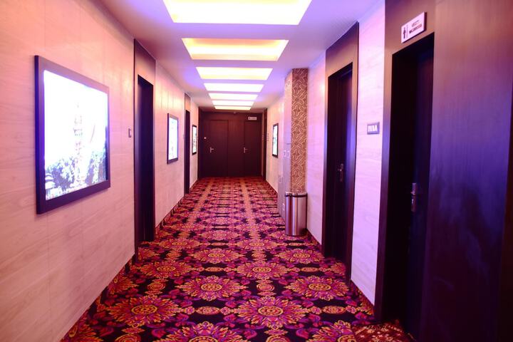 Ballroom/Hall 41 of 44
