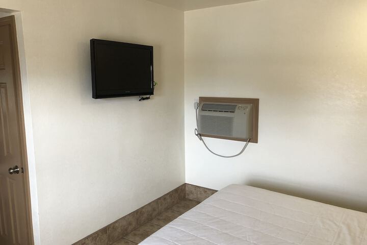 Superior Queen Bed (7 of 14)