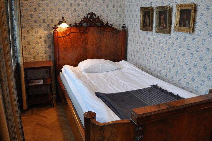 Room 9 of 45