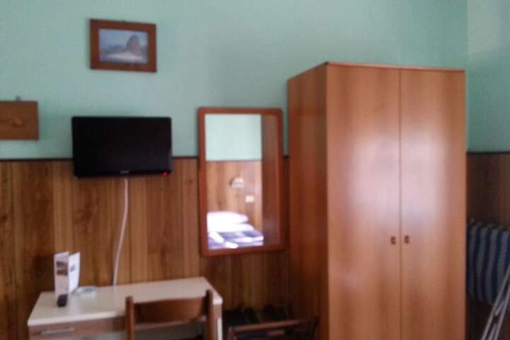 Room 6 of 21