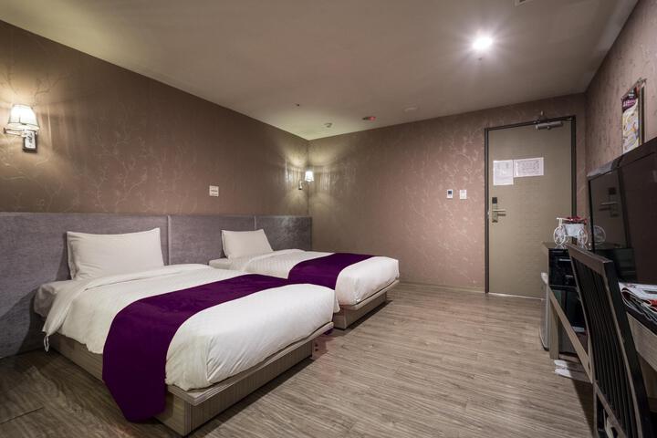 Room 9 of 41