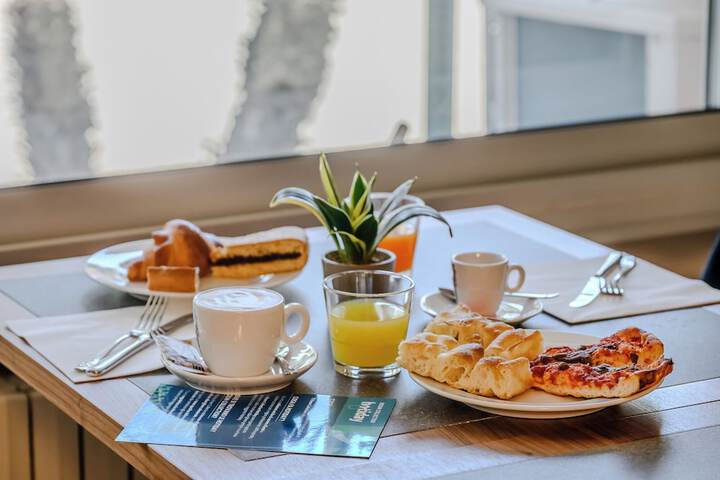 Breakfast/Coffee Service 47 of 61