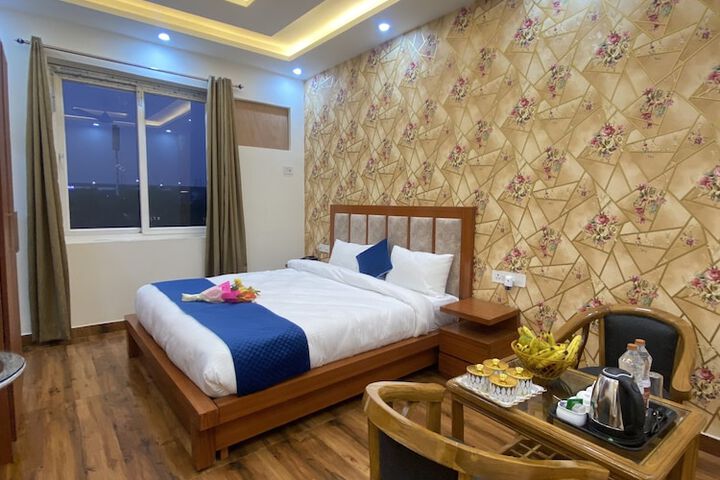 Room 6 of 30