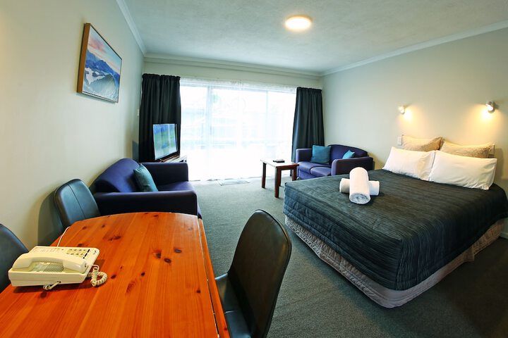 Room 26 of 38