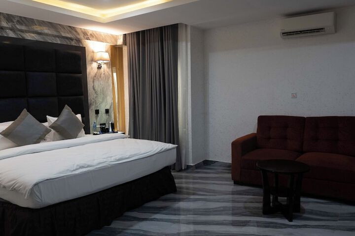 Room 49 of 98